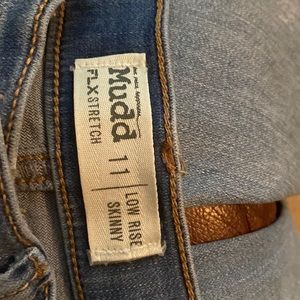 Size 11 Mudd low rise skinny jeans